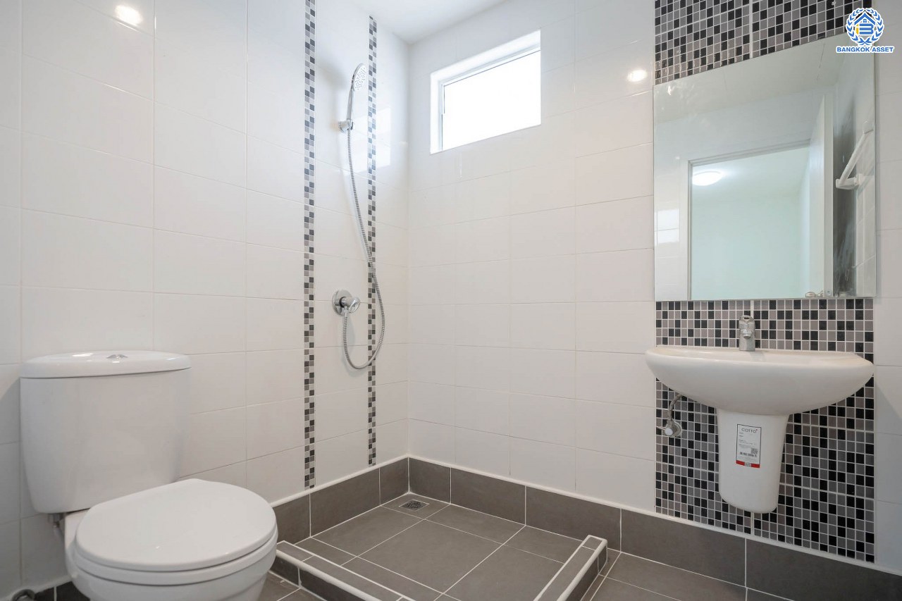 บ้านมือสองตกแต่งใหม่ โครงการ พฤกษาวิลล์63/1 นครอินทร์-พระราม5 หลังมุม สภาพแวดล้อมดี เนื้อที่ 48.8 ตร.ว. ฟังก์ชัน 3 ห้องนอน 2 ห้องน้ำ ที่จอดรถ 1 คัน บนทำเลโซนเมือง! เดินทางสะดวก เข้า-ออกทาง ซอยวัดสังฆทาน ใกล้สะพานพระราม5 และรถไฟฟ้าสถานี "แยกติวานนท์"...